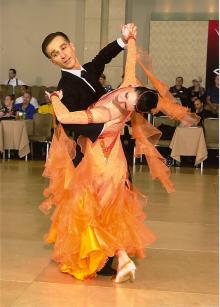 Grin '11 Waltzes to First Place Finish in Ballroom Dancing Competition